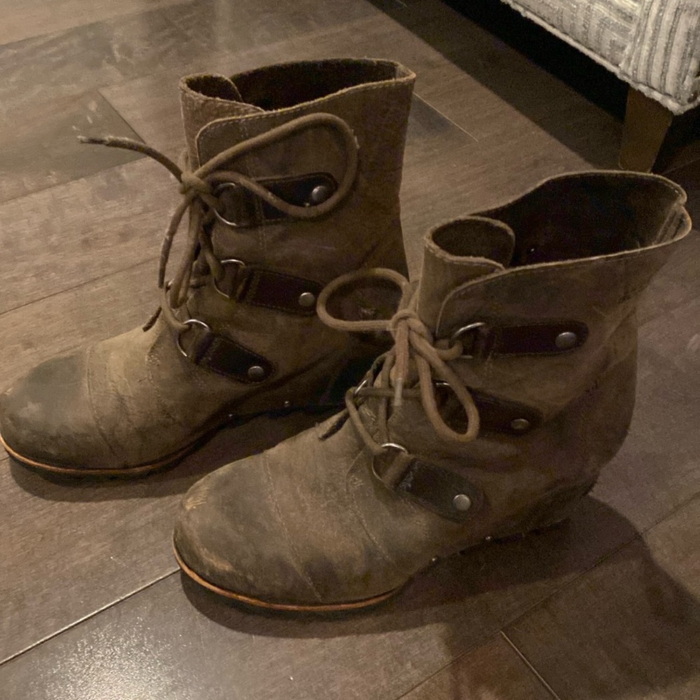 Sorel Joan of Arctic wedge booties